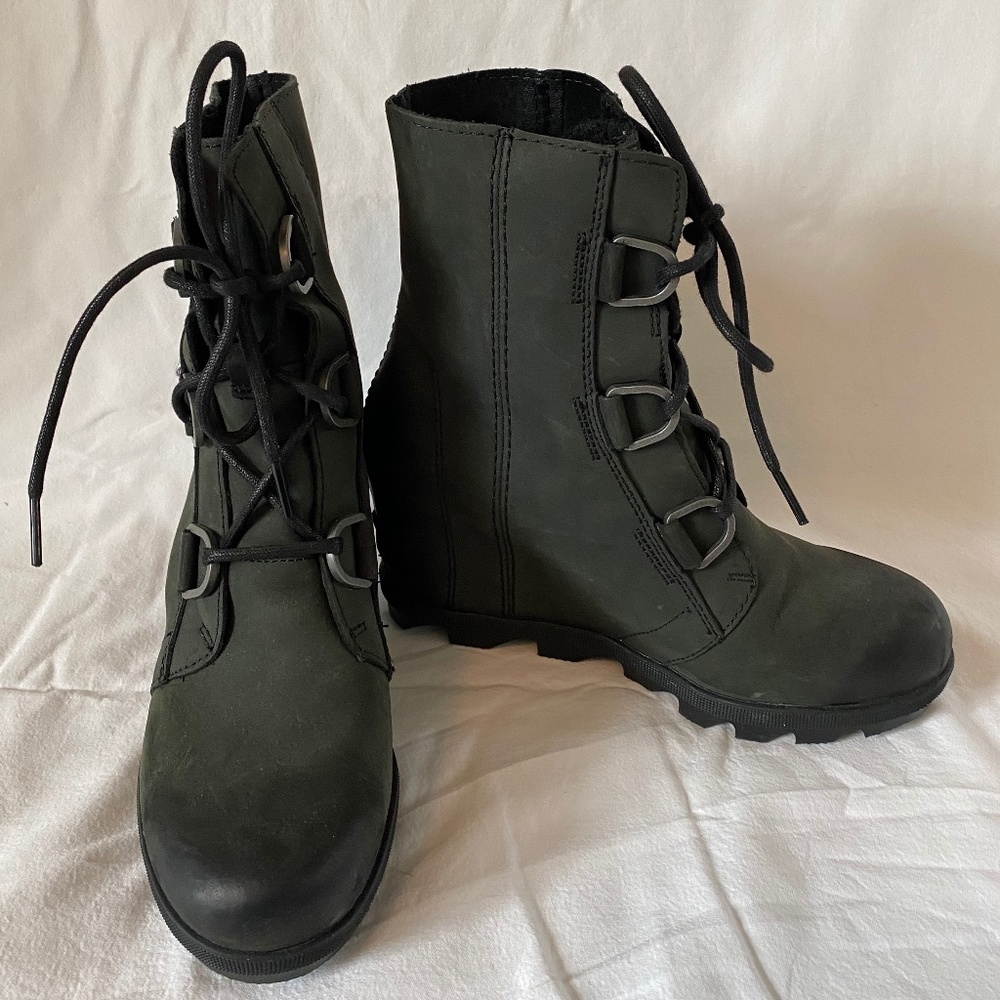 Women's Sorel Wedge Boots. Size 7. Worn Once!